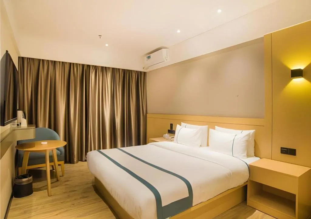 Bed in City Comfort Inn Liuzhou Longtan Park Ma'anshan Baiyun