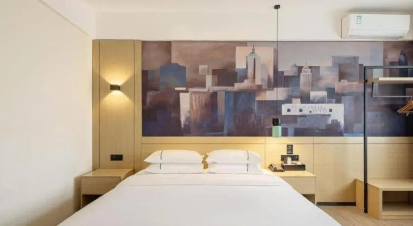 Bed in City Comfort Inn Liuzhou Longtan Park Ma'anshan Baiyun