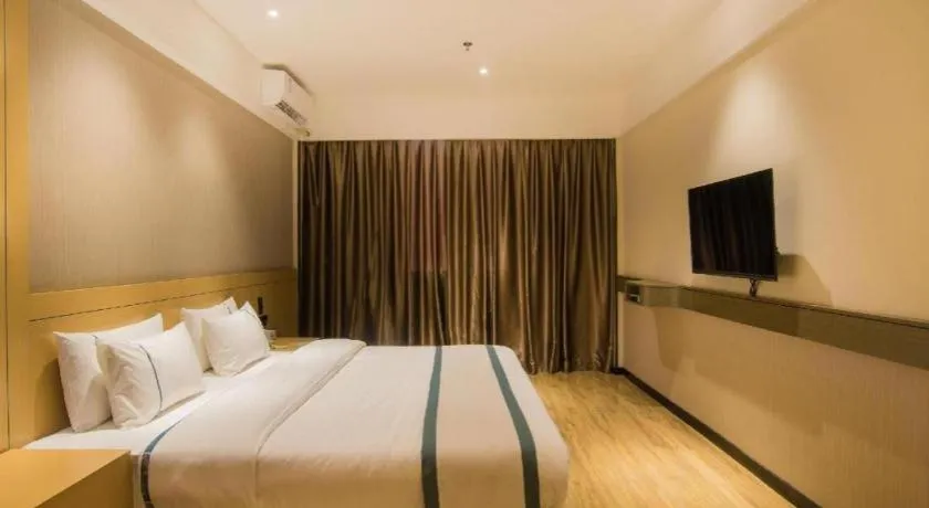 Bed in City Comfort Inn Liuzhou Longtan Park Ma'anshan Baiyun