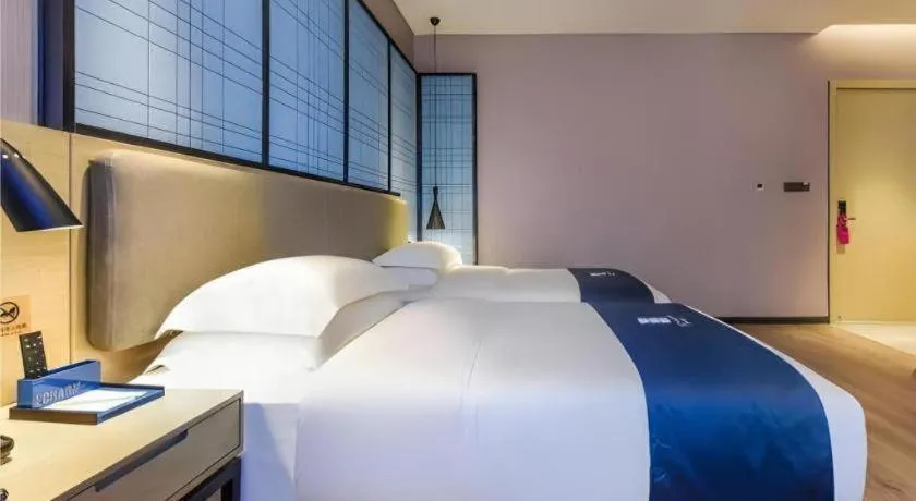 Bed in Echarm Hotel Guiyang Qianling Mountain