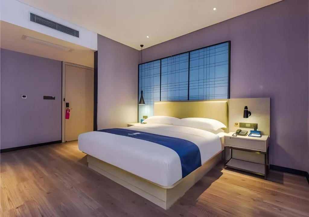 Bed in Echarm Hotel Guiyang Qianling Mountain