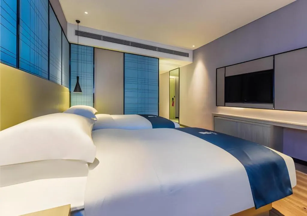 Bed in Echarm Hotel Guiyang Qianling Mountain