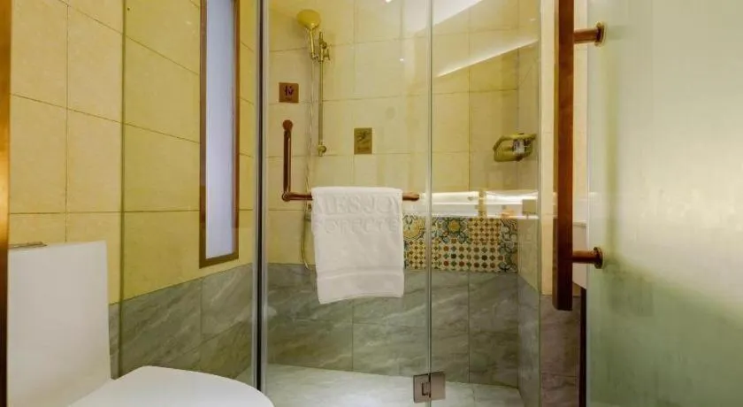 James Joyce Coffetel Guilin Railway Station Xiangbi Mountain Liangjiang Sihu Wharf