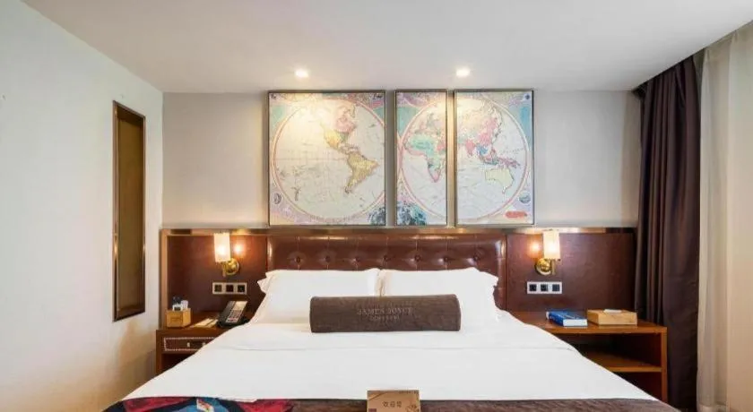 Bed in James Joyce Coffetel Guilin Railway Station Xiangbi Mountain Liangjiang Sihu Wharf