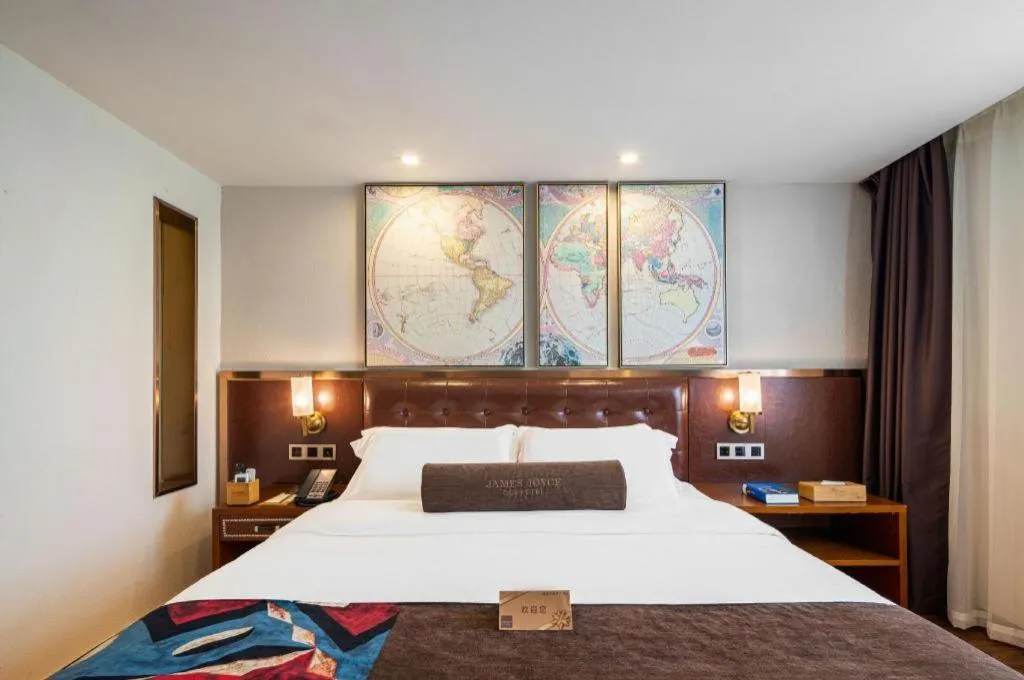 Bed in James Joyce Coffetel Guilin Railway Station Xiangbi Mountain Liangjiang Sihu Wharf