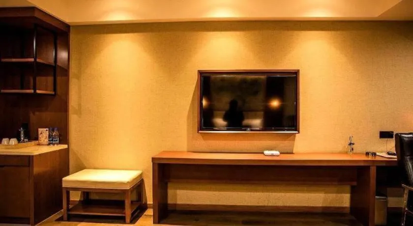 James Joyce Coffetel Xinyang Municipal Government Railway Station