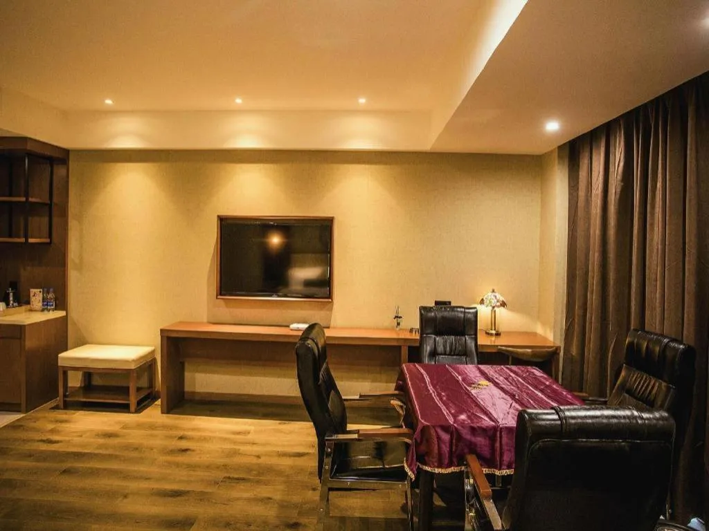 James Joyce Coffetel Xinyang Municipal Government Railway Station