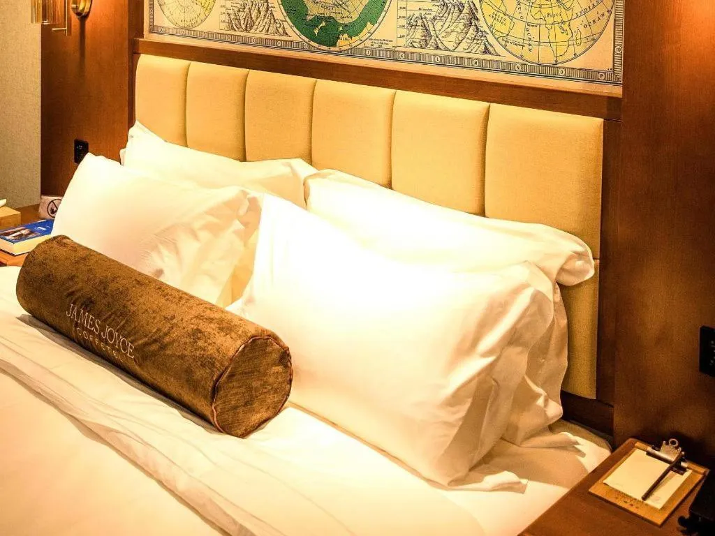 Bed in James Joyce Coffetel Xinyang Municipal Government Railway Station