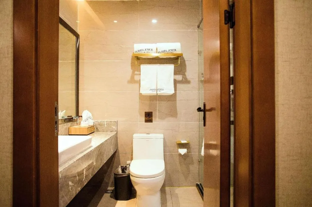 James Joyce Coffetel Xinyang Municipal Government Railway Station