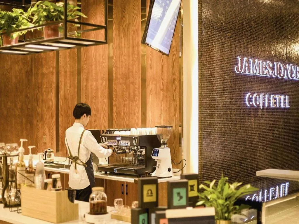 James Joyce Coffetel Xinyang Municipal Government Railway Station