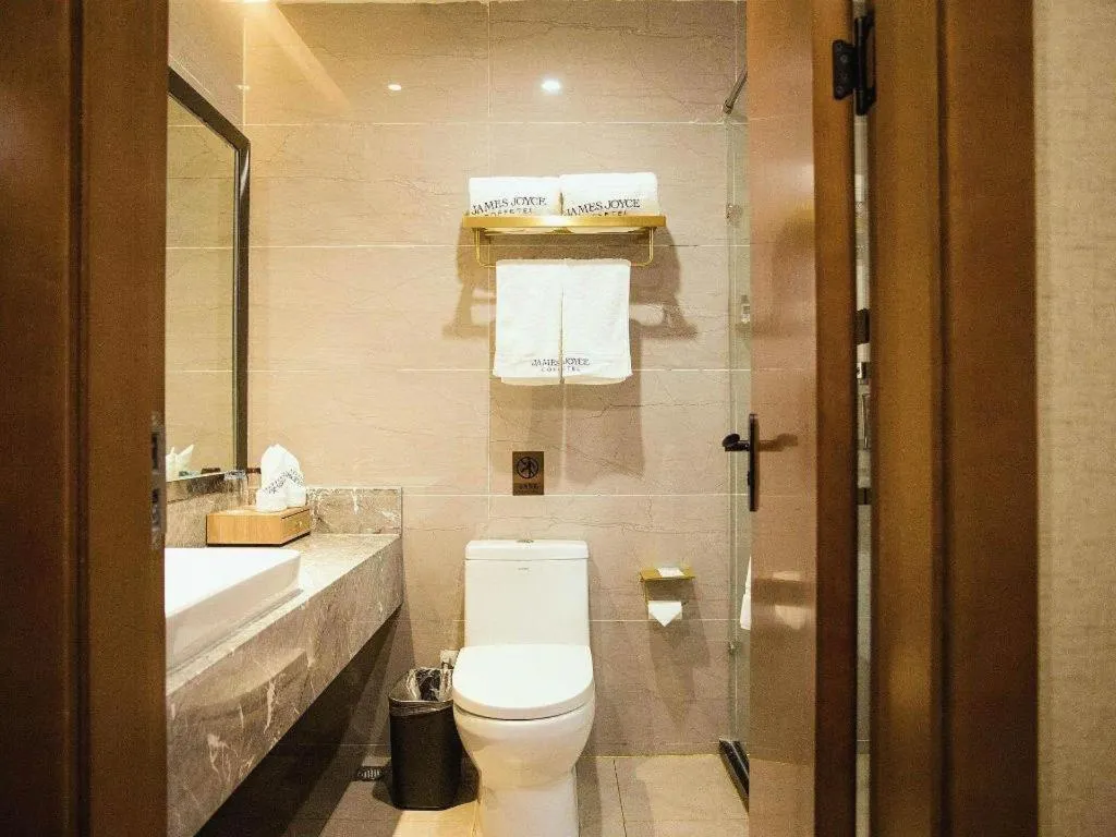 James Joyce Coffetel Xinyang Municipal Government Railway Station