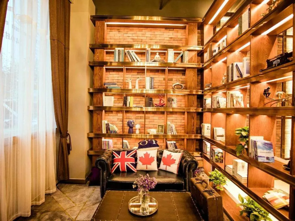 James Joyce Coffetel Xinyang Municipal Government Railway Station