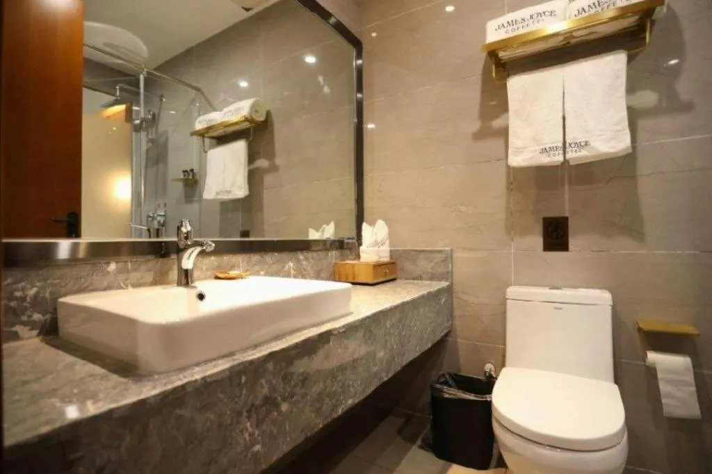 James Joyce Coffetel Xinyang Municipal Government Railway Station