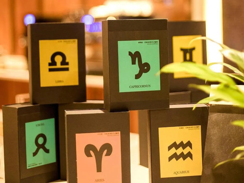 James Joyce Coffetel Xinyang Municipal Government Railway Station