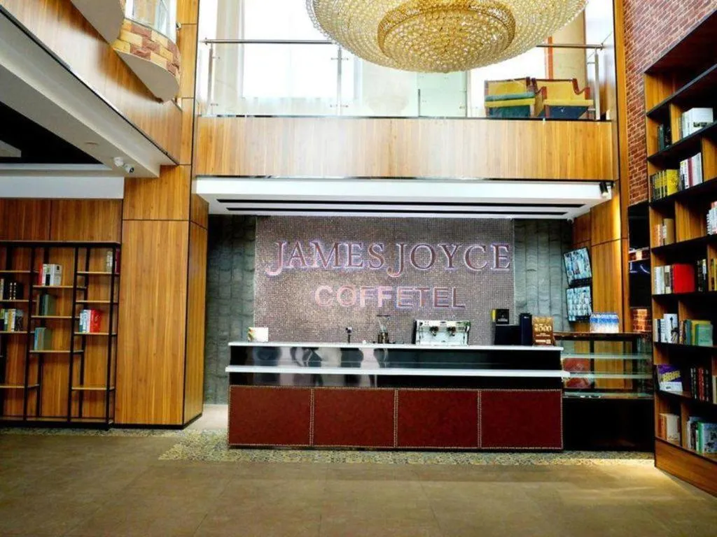 James Joyce Coffetel Lijiang Ancient City Dashuiche