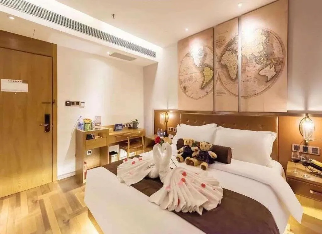 Bed in James Joyce Coffetel Beijing Tongzhou Guoyuan Metro Station