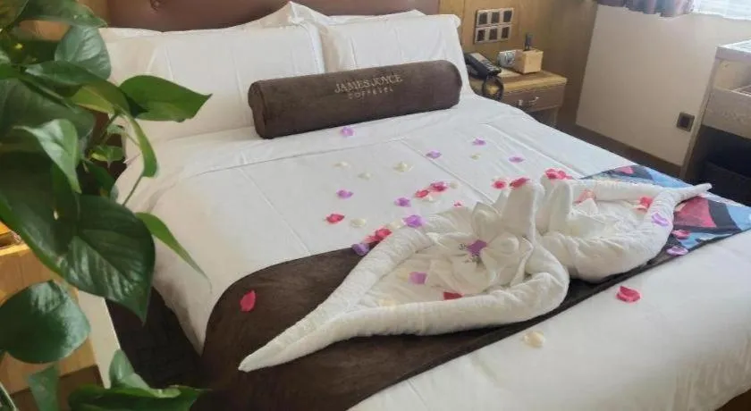 Bed in James Joyce Coffetel Beijing Tongzhou Guoyuan Metro Station