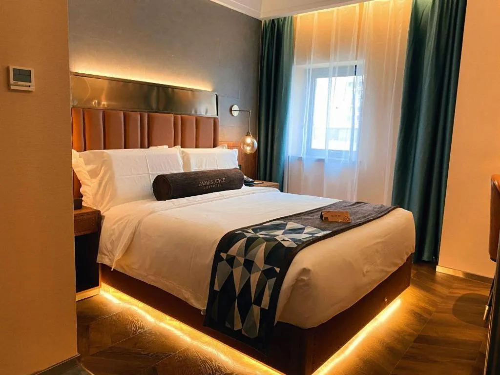 Bed in James Joyce Coffetel Tianjing First Central Hospital Nankai University