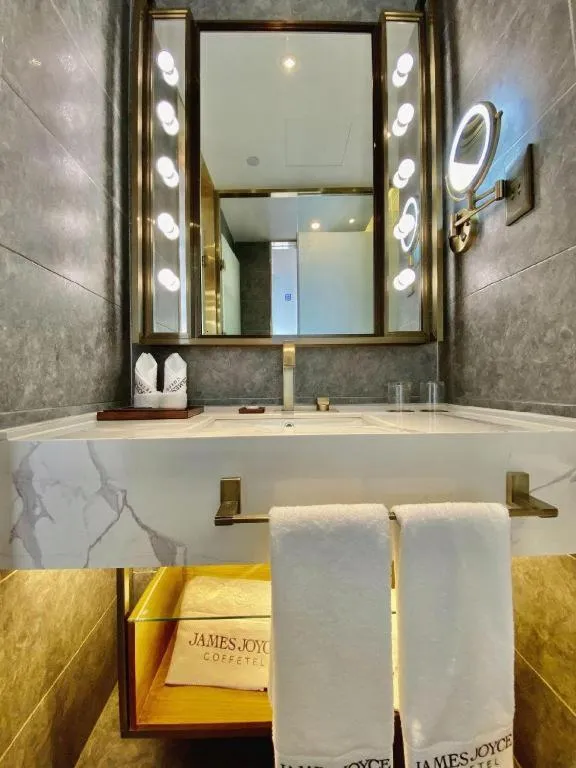 James Joyce Coffetel Tianjing First Central Hospital Nankai University