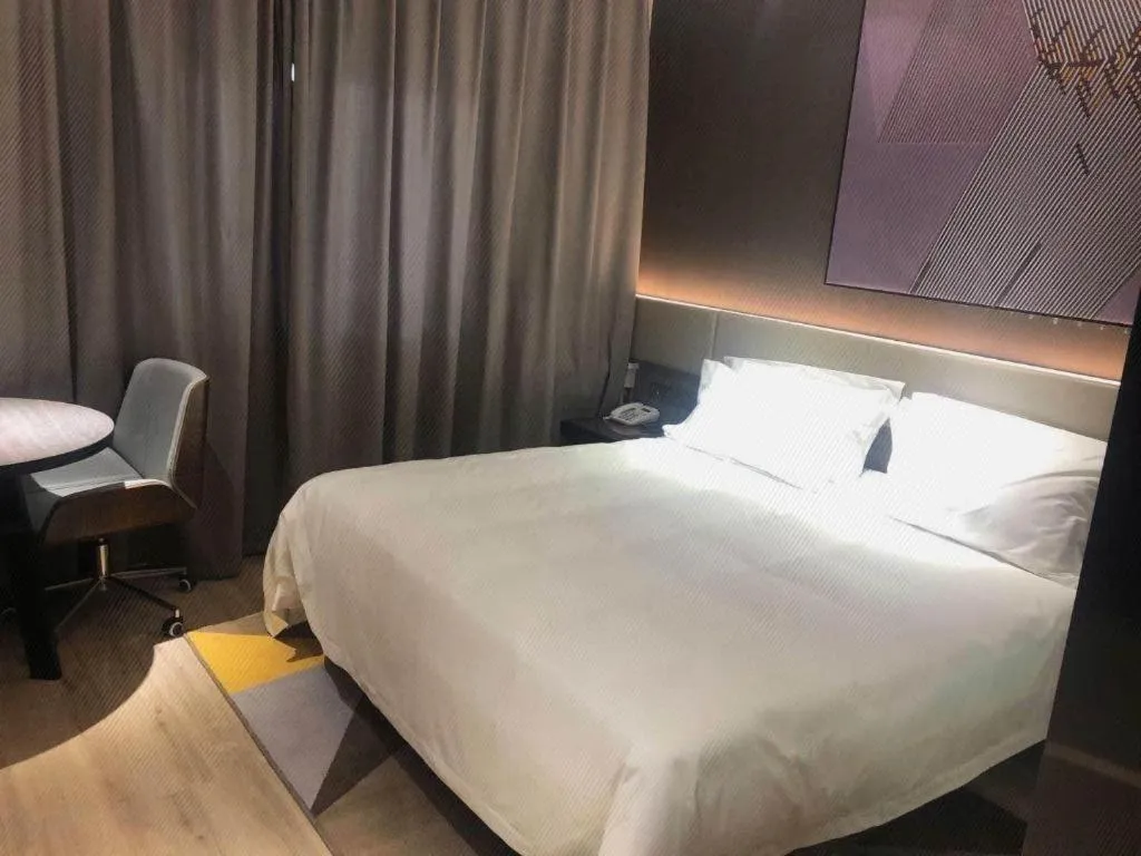 Bed in IU Hotel Lanzhou New District Airport Ruiling International