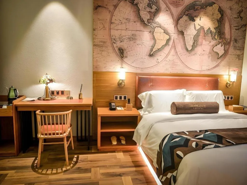 Bed in James Joyce Coffetel Luoyang Longmen High-speed Railway Station Baolong Plaza