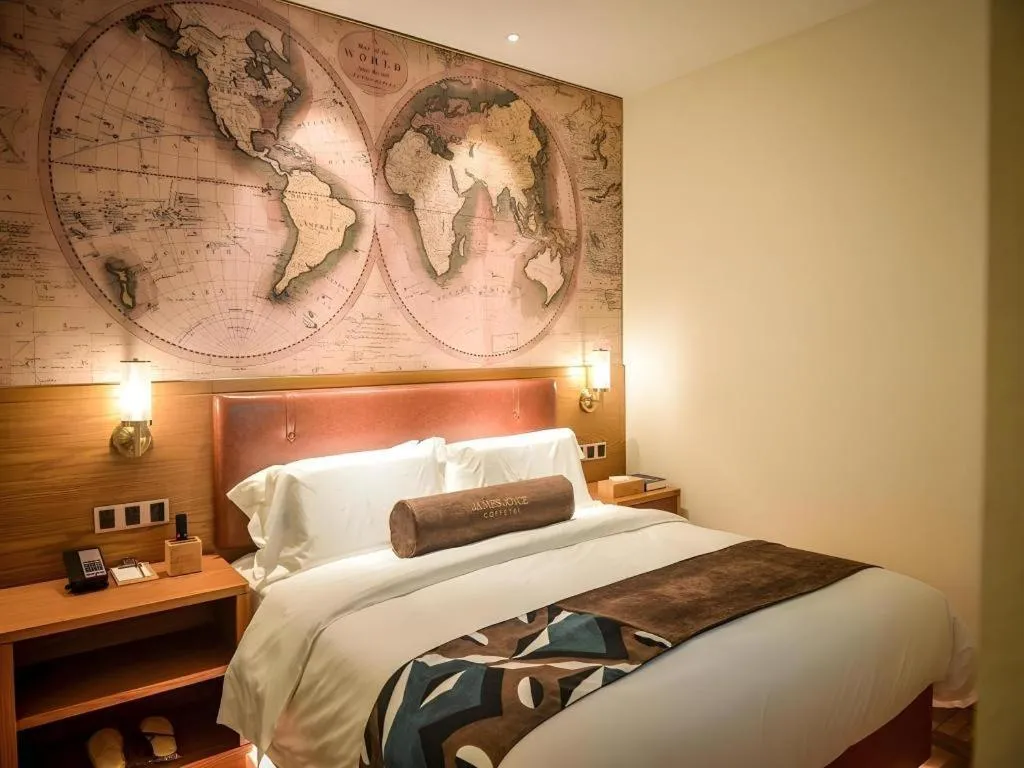 Bed in James Joyce Coffetel Luoyang Longmen High-speed Railway Station Baolong Plaza