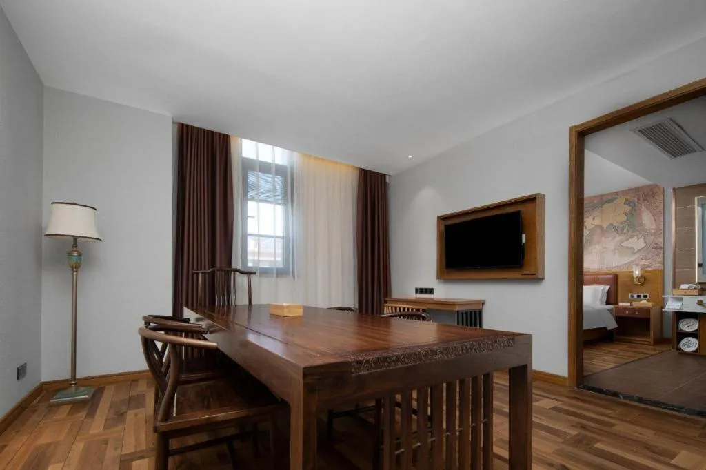 James Joyce Coffetel Luoyang Longmen High-speed Railway Station Baolong Plaza