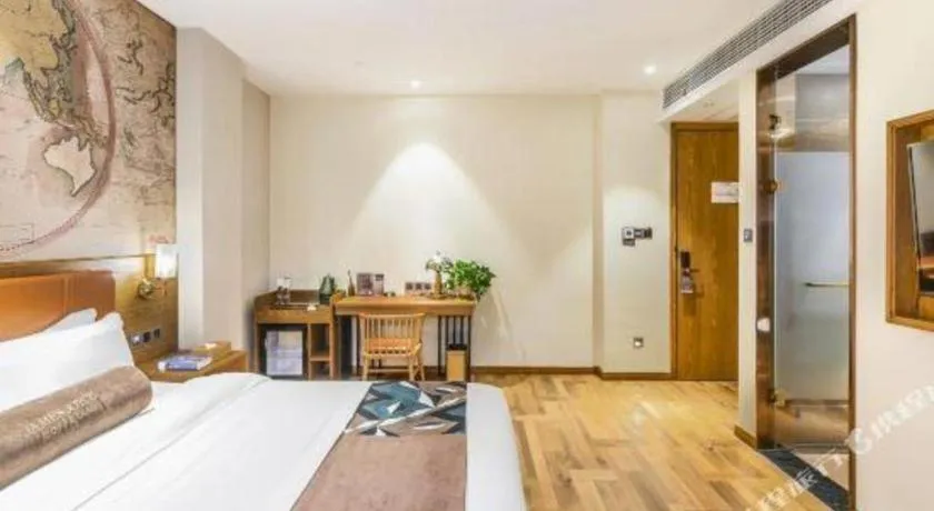 Bed in James Joyce Coffetel Luoyang Longmen High-speed Railway Station Baolong Plaza