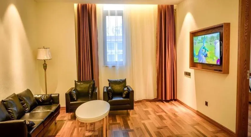 James Joyce Coffetel Luoyang Longmen High-speed Railway Station Baolong Plaza