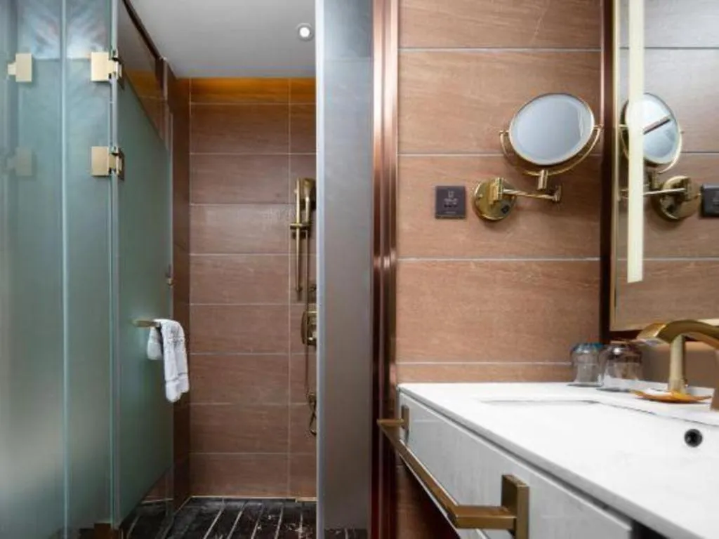 James Joyce Coffetel Luoyang Longmen High-speed Railway Station Baolong Plaza