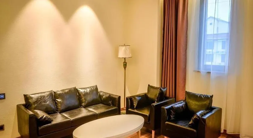 James Joyce Coffetel Luoyang Longmen High-speed Railway Station Baolong Plaza