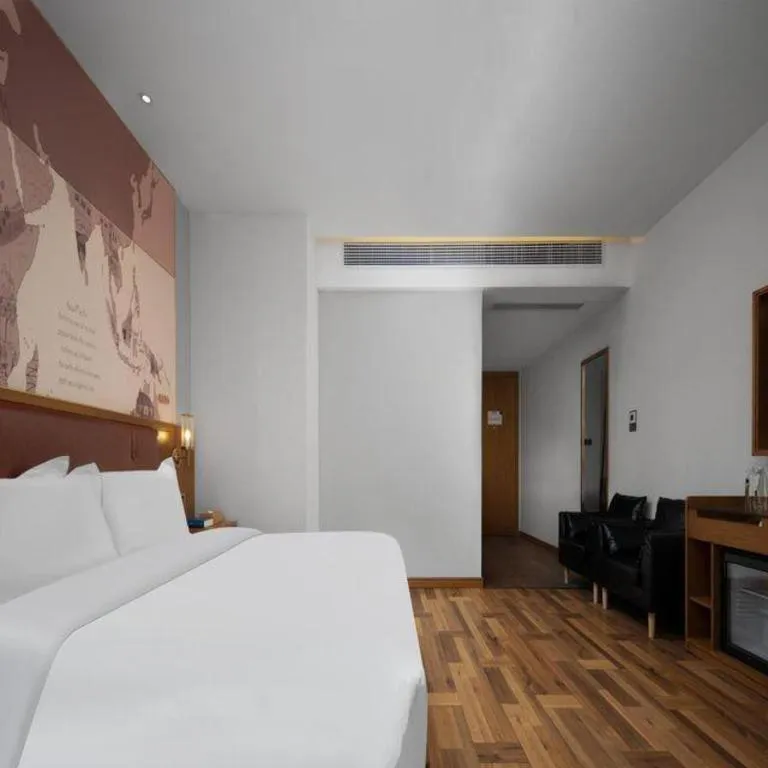Bed in James Joyce Coffetel Luoyang Longmen High-speed Railway Station Baolong Plaza