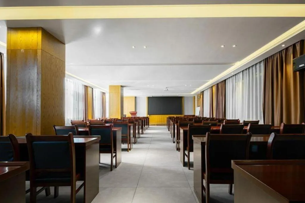 James Joyce Coffetel Luoyang Longmen High-speed Railway Station Baolong Plaza