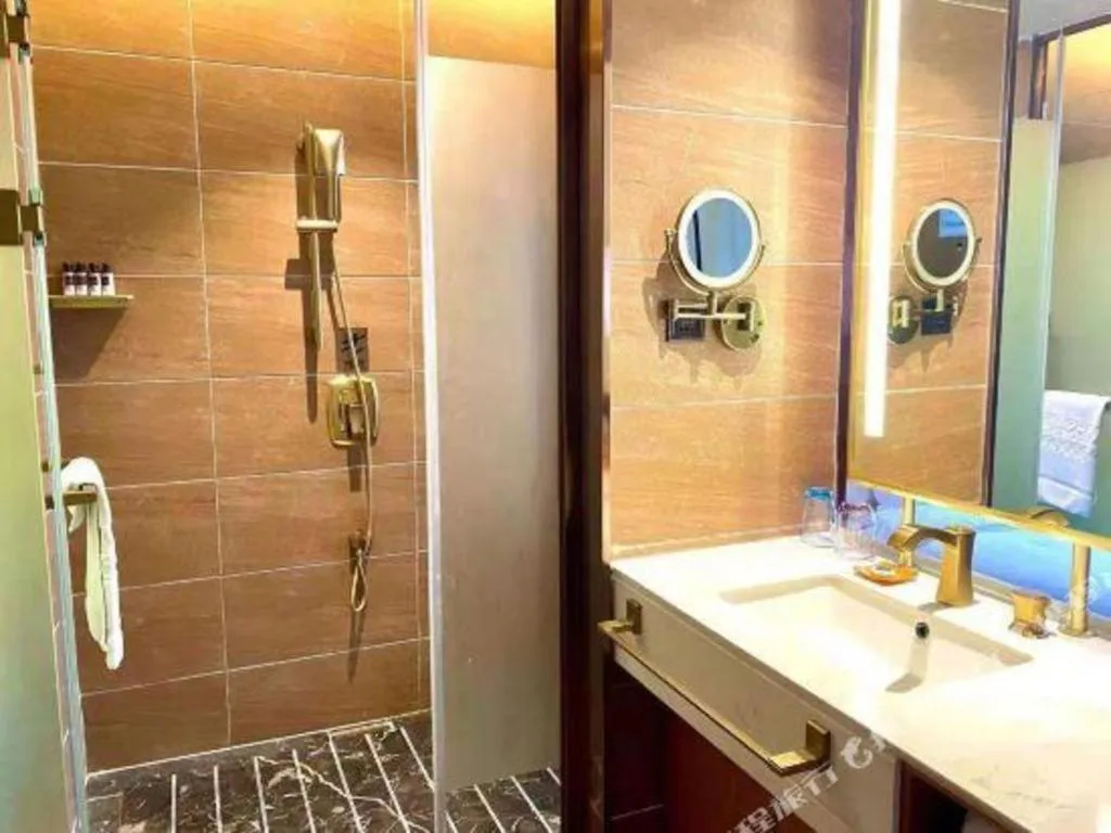 James Joyce Coffetel Luoyang Longmen High-speed Railway Station Baolong Plaza