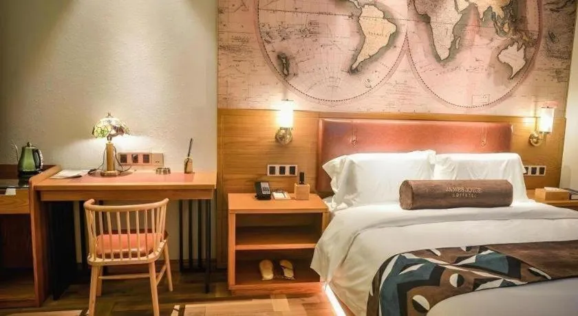 Bed in James Joyce Coffetel Luoyang Longmen High-speed Railway Station Baolong Plaza