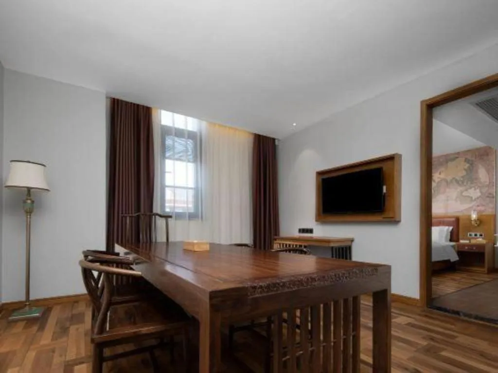 James Joyce Coffetel Luoyang Longmen High-speed Railway Station Baolong Plaza