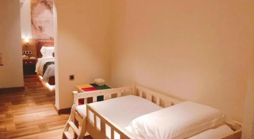 Bed in James Joyce Coffetel Luoyang Longmen High-speed Railway Station Baolong Plaza