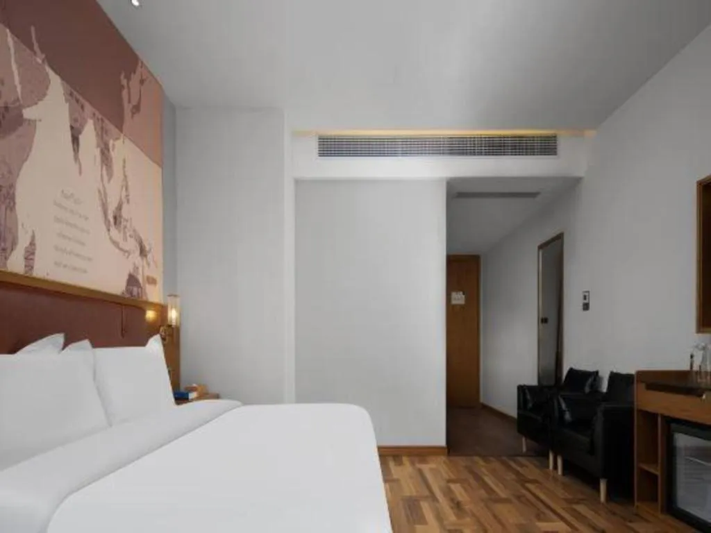 Bed in James Joyce Coffetel Luoyang Longmen High-speed Railway Station Baolong Plaza