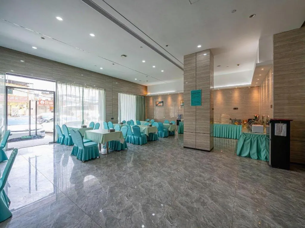 Xana Lite Huizhou Railway Station