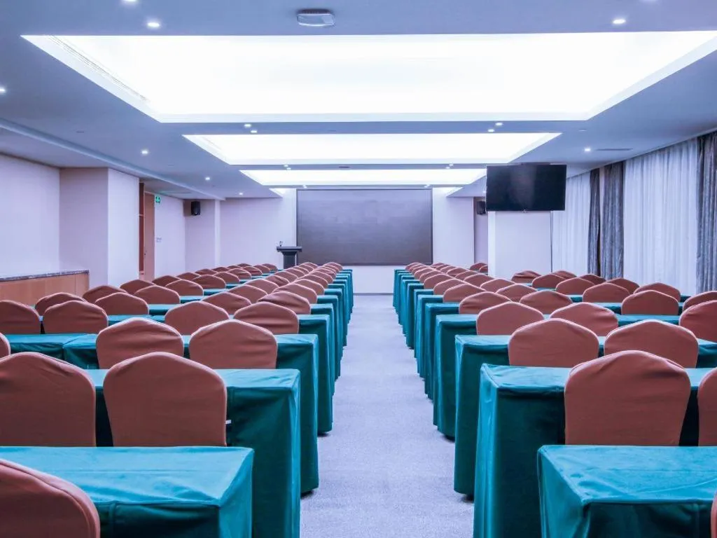 Xana Lite Huizhou Railway Station