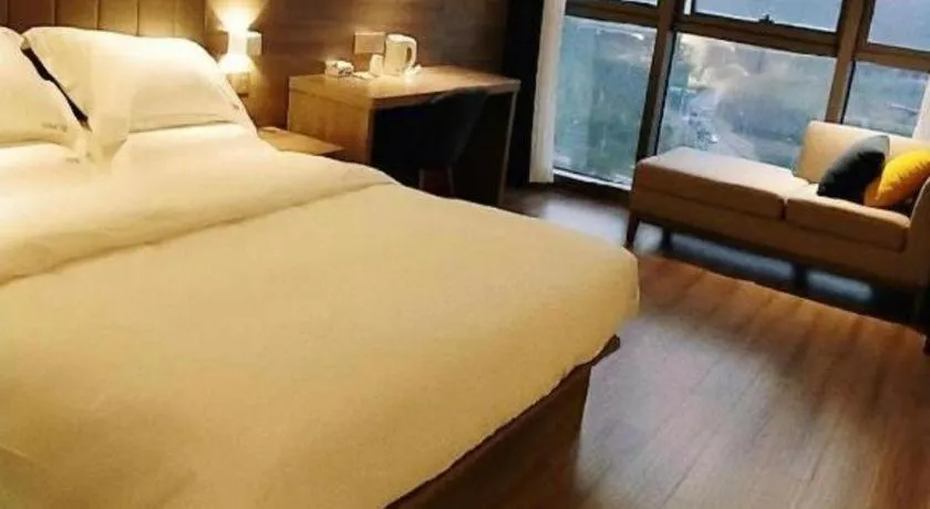 Bed in IU Hotel Chongqing Airport T3 Terminal