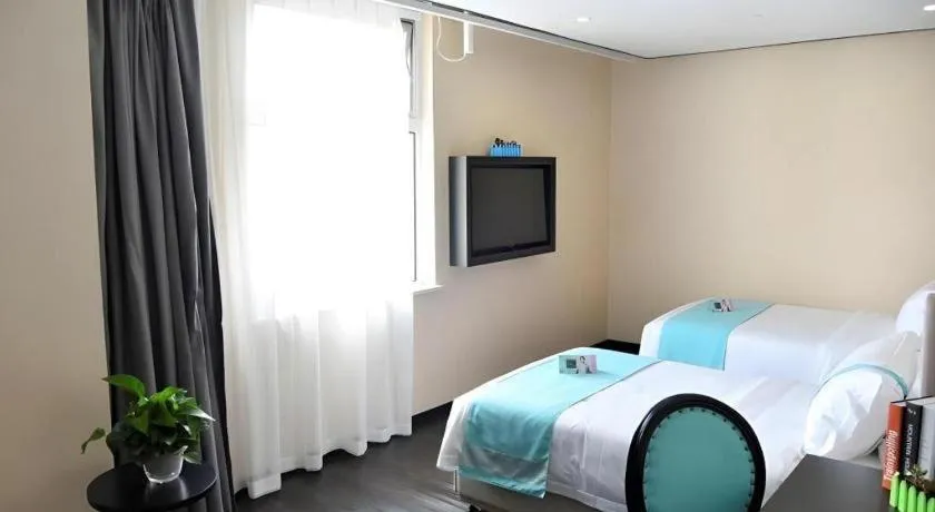 Bed in Xana Lite Hotelle Tianjin Huaming Binhai International Airport