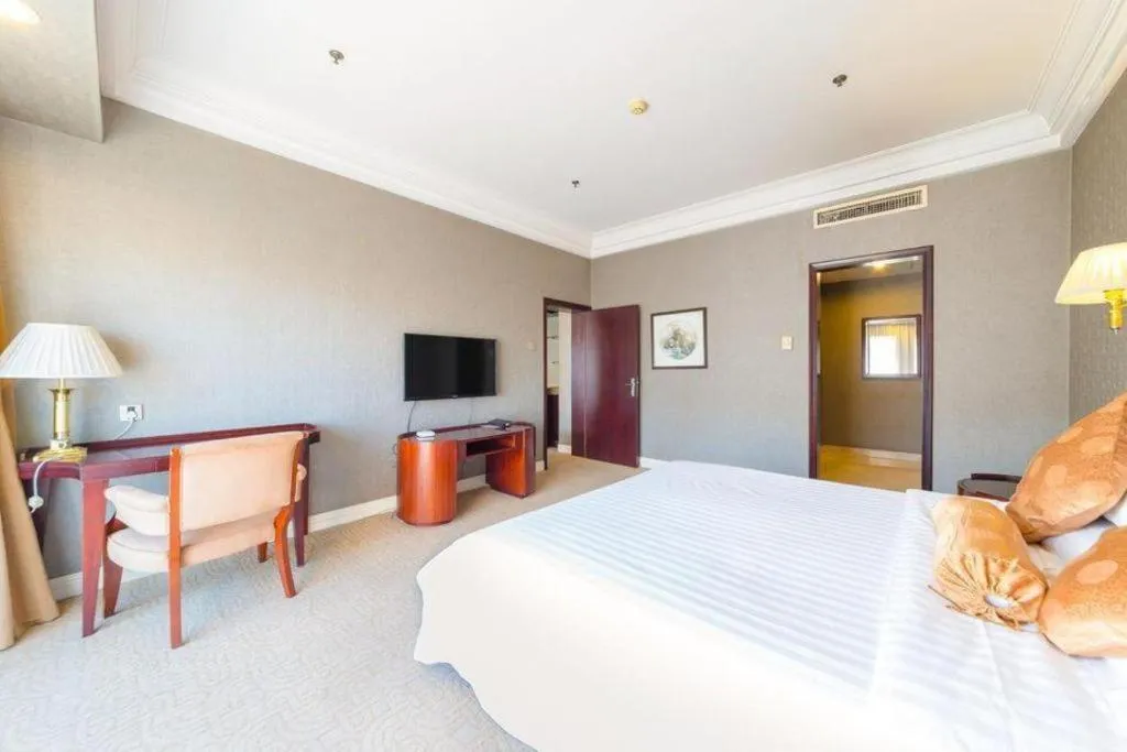 Bed in Jinjiang Hotel Qianan