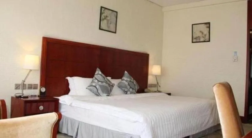 Bed in Jinjiang Hotel Qianan