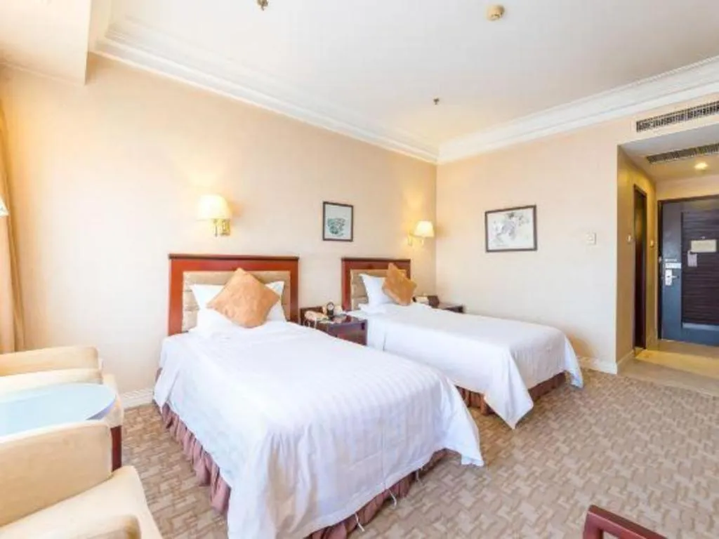 Bed in Jinjiang Hotel Qianan