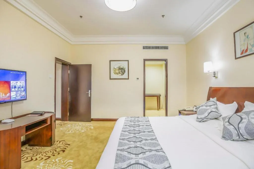 Bed in Jinjiang Hotel Qianan