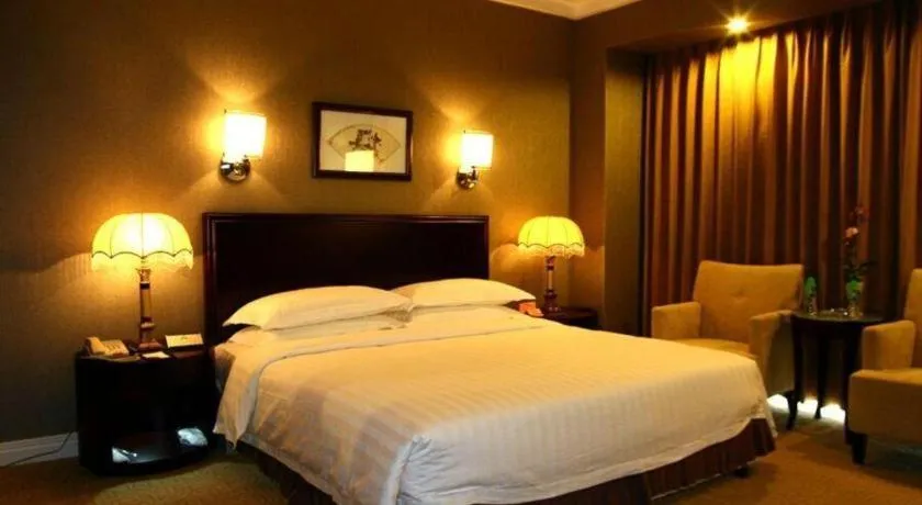 Bed in Jinjiang Hotel Qianan