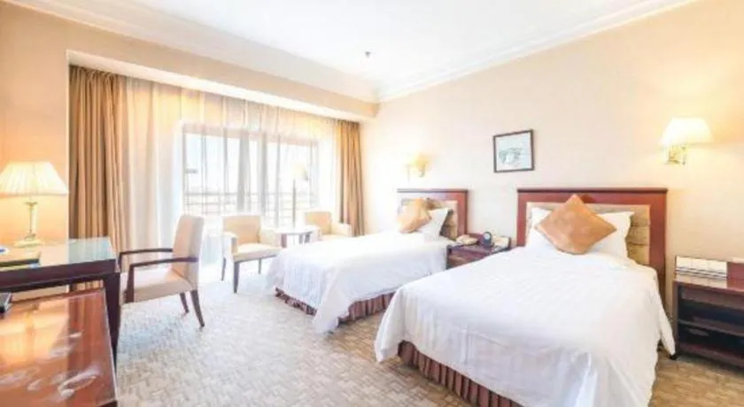 Bed in Jinjiang Hotel Qianan