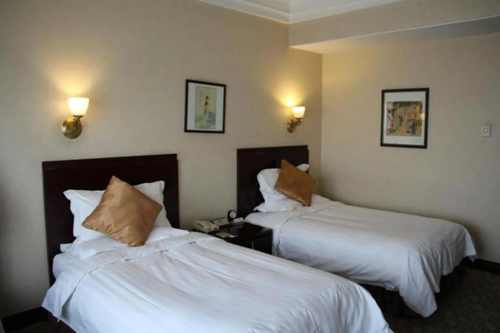 Bed in Jinjiang Hotel Qianan