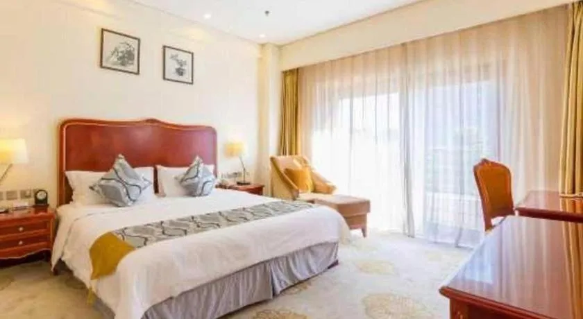 Bed in Jinjiang Hotel Qianan